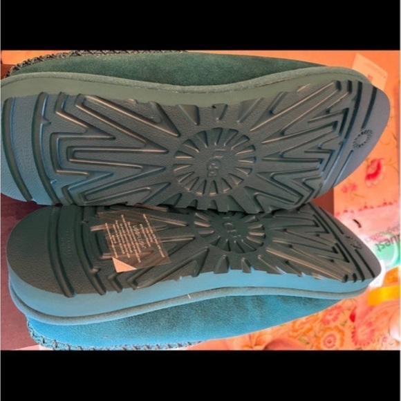 COPY - Mens Uggs Tasman scatter graphic size 12 - Picture 5 of 6